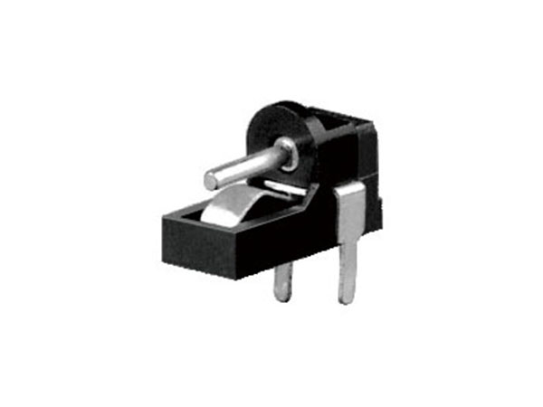 What are the precautions for selecting and installing DC power sockets